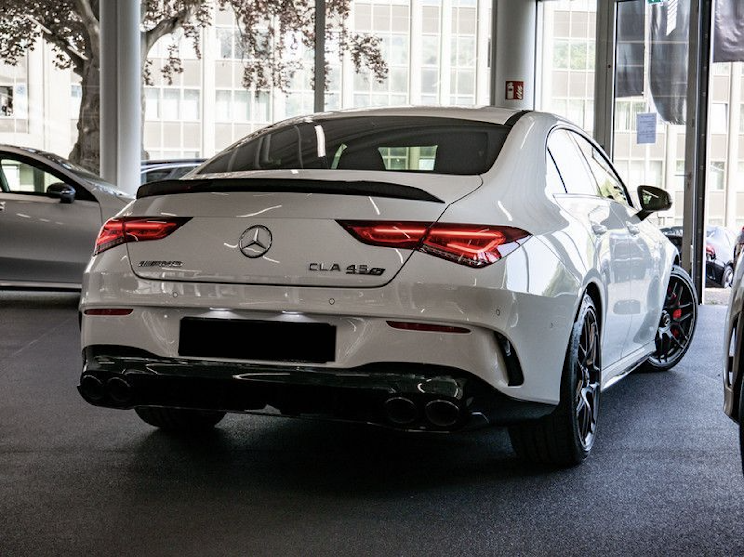 Mercedes CLA coupé 45 S AMG 4matic SpeedShift | nový model AMG 421 koní | sport design modern 4-door coupé | prodej online | super cena | Bílá Polar |  online prodej |  autoibuy.com